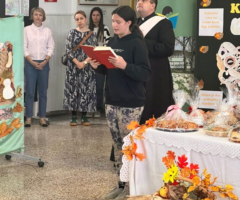 Svečanosti povodom Dana kruha i zahvalnosti za plodove zemlje u OŠ Ljudevita Gaja N. Gradiška