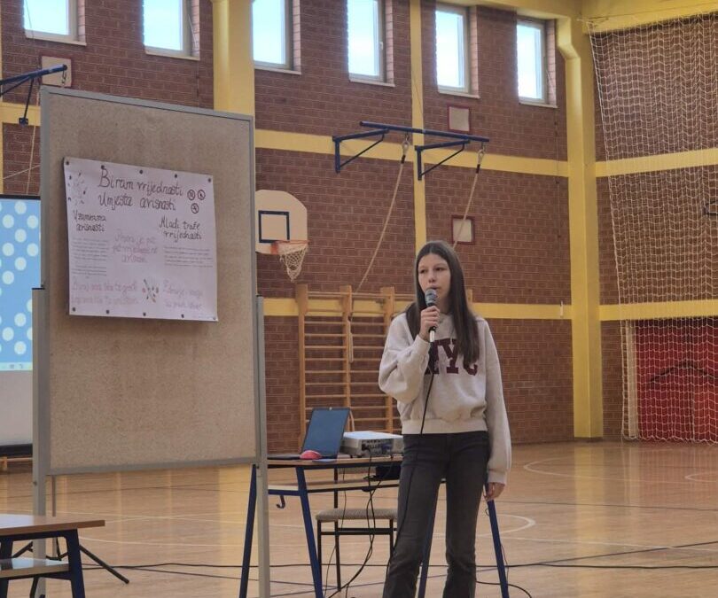 Izložba učeničkih radova na temu borbe protiv ovisnosti