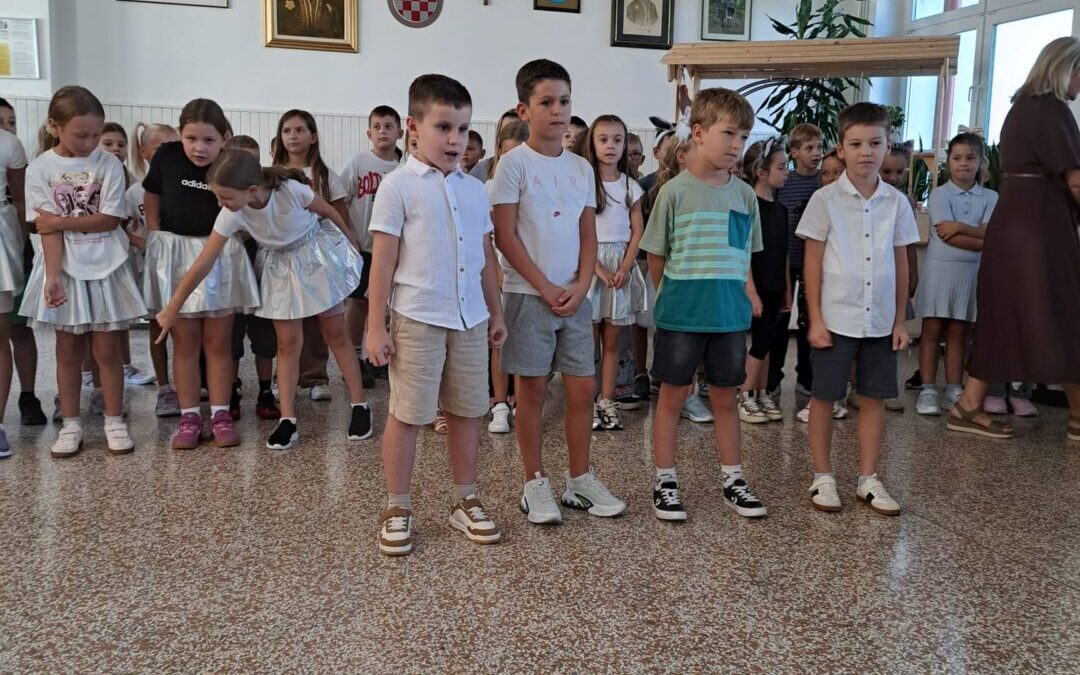 Veseli doček prvašića u Osnovnoj školi Ljudevita Gaja
